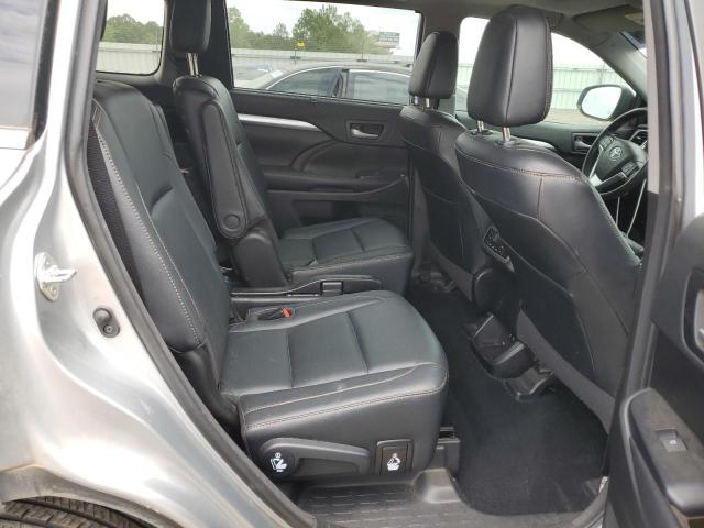 Фото 11 с аукциона – 2018 TOYOTA HIGHLANDER с VIN 5TDKZRFH4JS284960