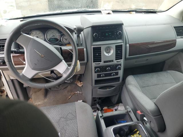 Photo 8 from auction – 2010 CHRYSLER TOWN & COU with VIN 2A4RR5D15AR150331