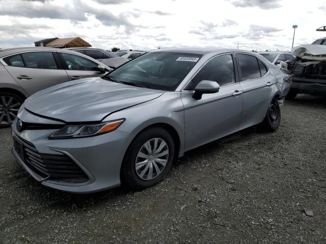 TOYOTA CAMRY LE 2022 with VIN 4T1C31AKXNU589757 - Photo from auction