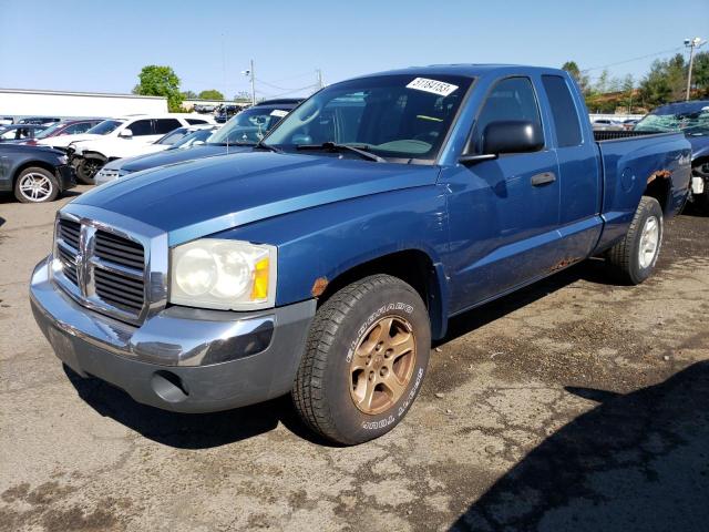 DODGE DAKOTA 2005 مع رقم تعريف المركبة 1D7HW42K95S167675 - صورة من المزاد