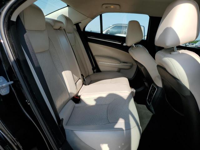 Photo 10 from auction – 2018 CHRYSLER 300 LIMITE with VIN 2C3CCAEG0JH153995