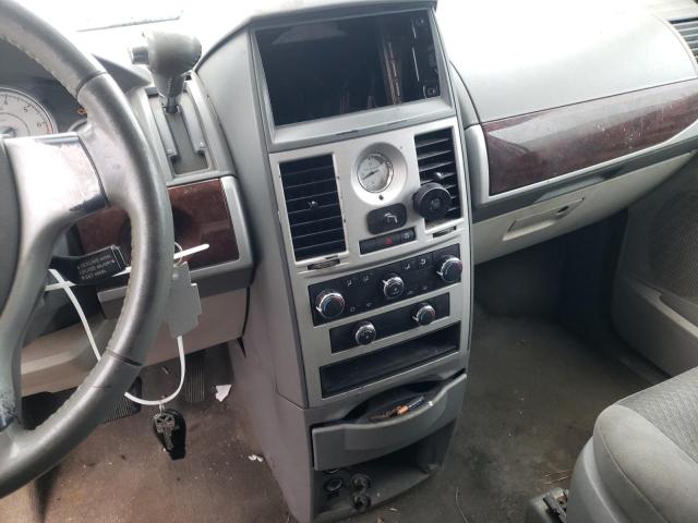 Photo 10 from auction – 2010 CHRYSLER TOWN & COU with VIN 2A4RR5D19AR148985