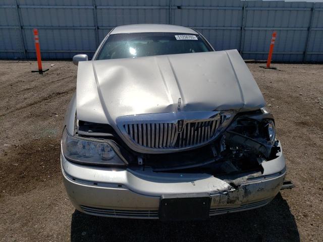 Photo 11 from auction – 2003 LINCOLN TOWN CAR S with VIN 1LNHM82W03Y613017
