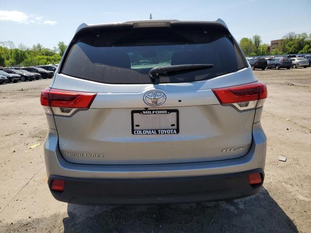 Photo 6 from auction – 2018 TOYOTA HIGHLANDER with VIN 5TDJZRFH9JS536455
