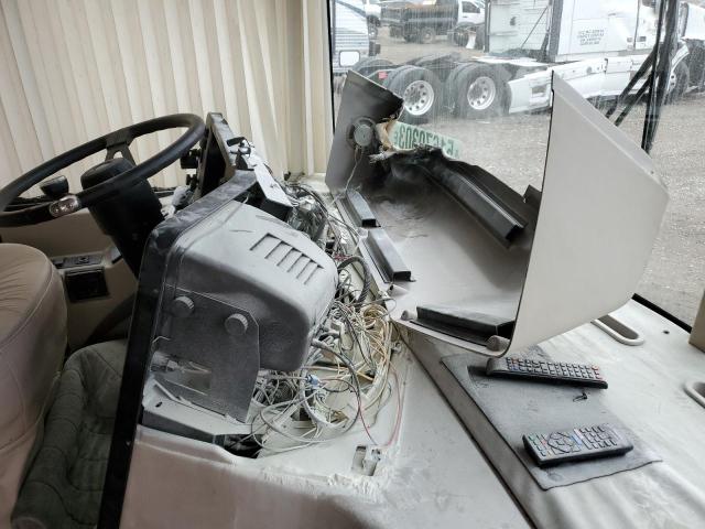 Photo 9 from auction – 2000 FREIGHTLINER CHASSIS X with VIN 4UZ6XFBA7YCH28132