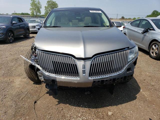 Photo 5 from auction – 2016 LINCOLN MKT with VIN 2LMHJ5AT3GBL00548