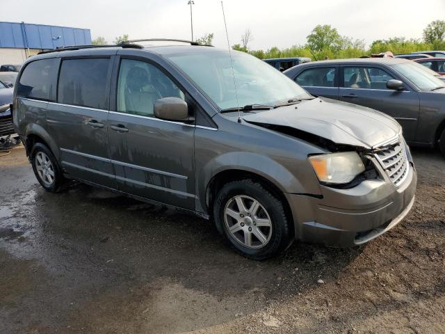 Photo 4 from auction – 2010 CHRYSLER TOWN & COU with VIN 2A4RR8D19AR334348