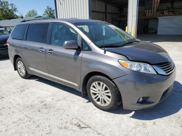 Photo 4 from auction – 2013 TOYOTA SIENNA XLE with VIN 5TDYK3DC8DS403925