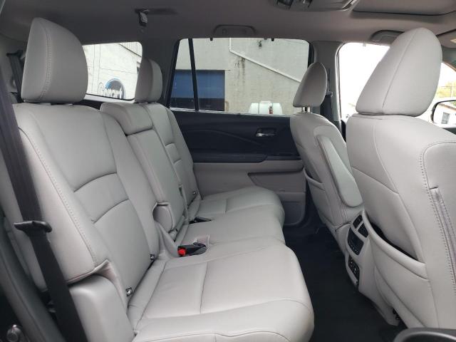 Photo 11 from auction – 2017 HONDA PILOT TOUR with VIN 5FNYF6H93HB043672