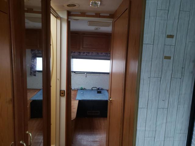 Photo 6 from auction – 1999 OTHER RV with VIN 3FCLF53S7XJA12550