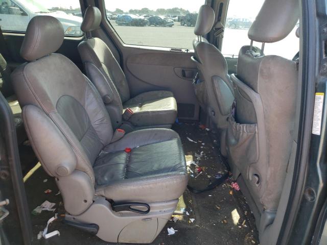Photo 11 from auction – 2002 CHRYSLER TOWN & COU with VIN 2C8GP64LX2R697640