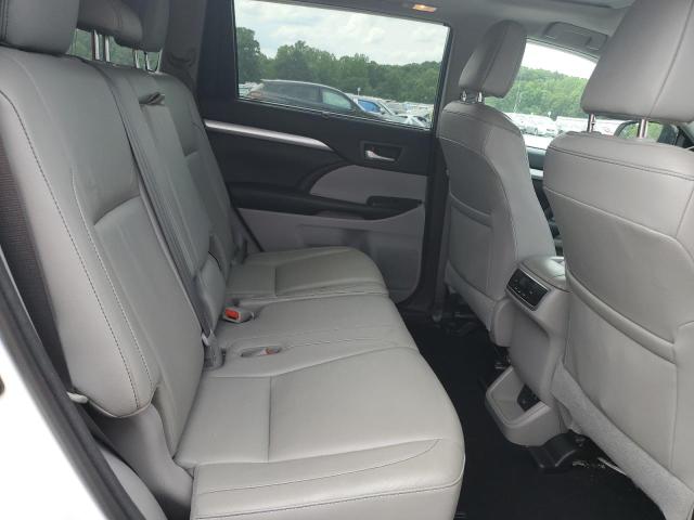 Photo 11 from auction – 2018 TOYOTA HIGHLANDER with VIN 5TDJZRFH6JS822344