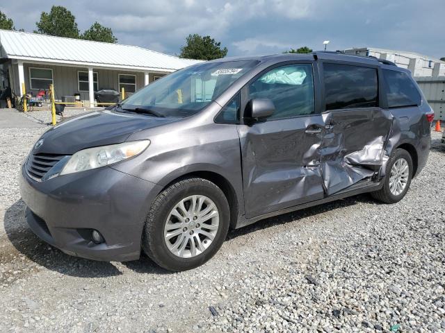 TOYOTA SIENNA XLE 2017 with VIN 5TDYZ3DC6HS826472 - Photo from auction