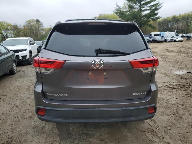 Photo 6 from auction – 2018 TOYOTA HIGHLANDER with VIN 5TDJZRFH6JS531567