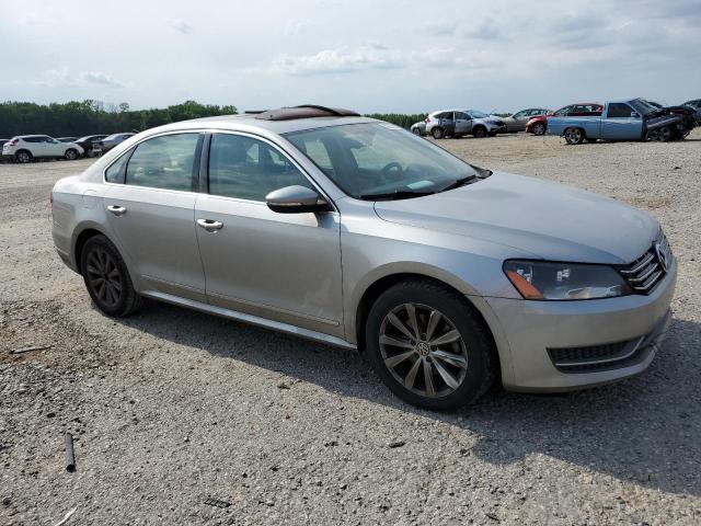Photo 4 from auction – 2012 VOLKSWAGEN PASSAT SEL with VIN 1VWCH7A30CC032860