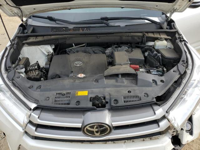 Фото 12 с аукциона – 2018 TOYOTA HIGHLANDER с VIN 5TDKZRFH3JS288109