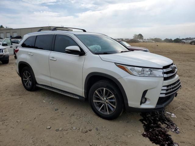 Фото 4 с аукциона – 2018 TOYOTA HIGHLANDER с VIN 5TDKZRFH3JS288109