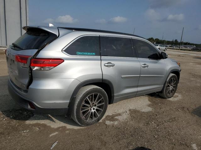 Photo 3 from auction – 2018 TOYOTA HIGHLANDER with VIN 5TDJZRFH5JS895303