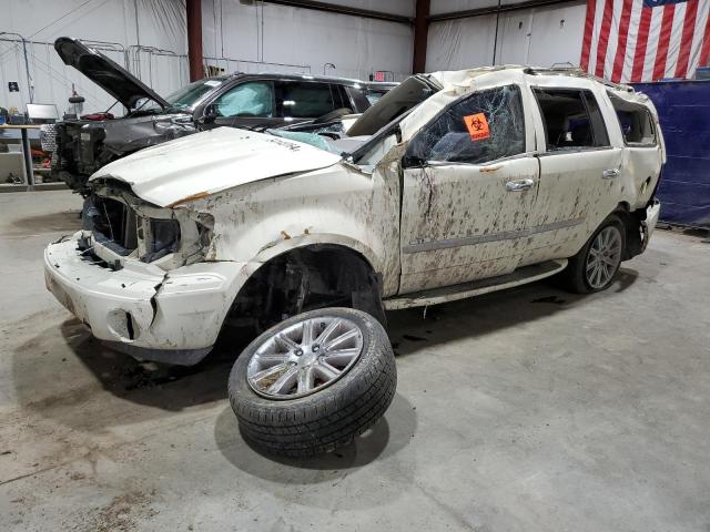 CHRYSLER ASPEN LIMI 2008 with VIN 1A8HW58248F158332 - Photo from auction
