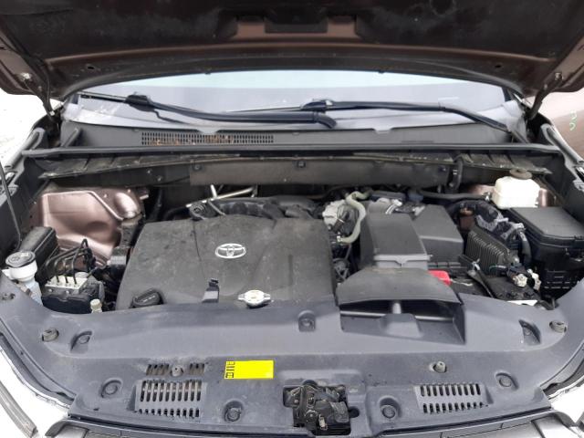 Photo 12 from auction – 2019 TOYOTA HIGHLANDER with VIN 5TDBZRFH8KS954219