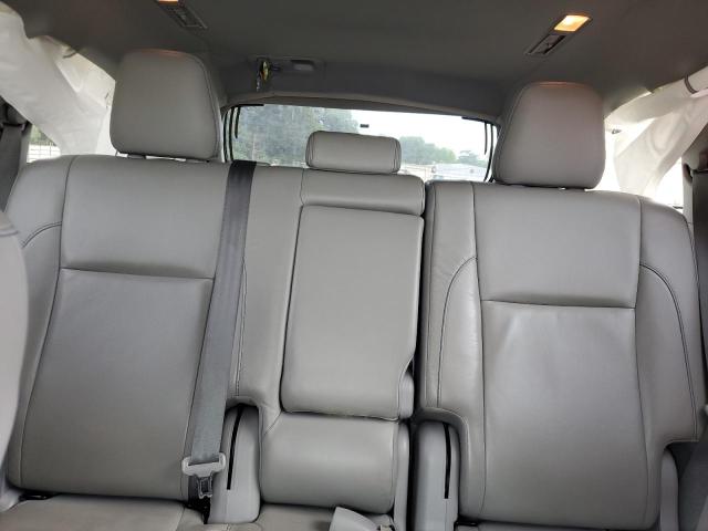 Фото 10 с аукциона – 2018 TOYOTA HIGHLANDER с VIN 5TDKZRFH3JS288109