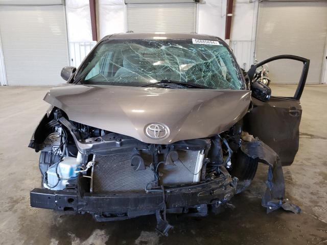 Photo 5 from auction – 2017 TOYOTA SIENNA LE with VIN 5TDKZ3DC6HS894342