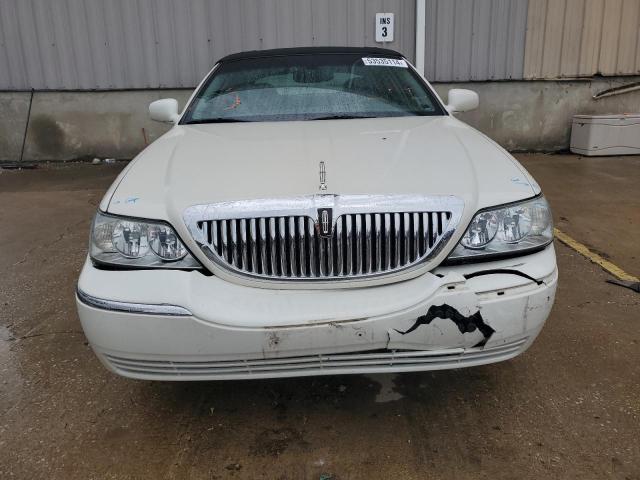 Photo 5 from auction – 2004 LINCOLN TOWN CAR U with VIN 1LNHM83W44Y634596