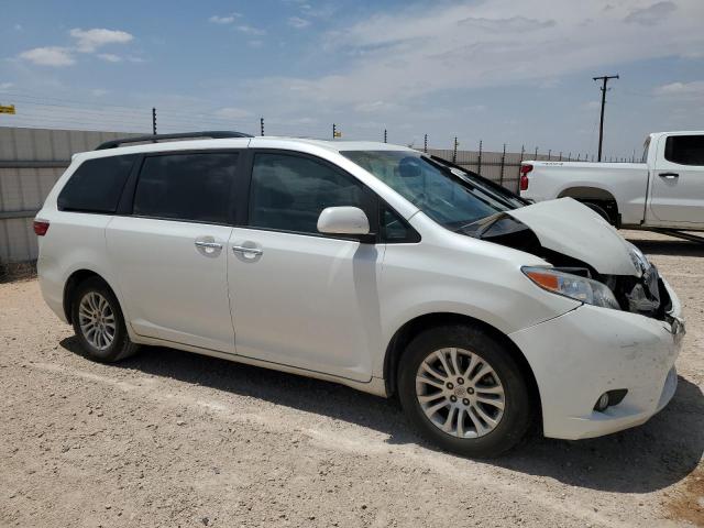 Photo 4 from auction – 2016 TOYOTA SIENNA XLE with VIN 5TDYK3DC2GS741373