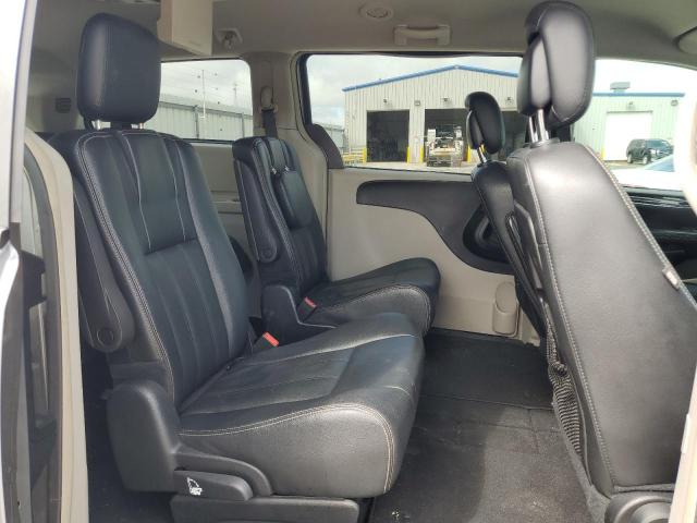 Photo 11 from auction – 2016 CHRYSLER TOWN & COU with VIN 2C4RC1BG4GR291553