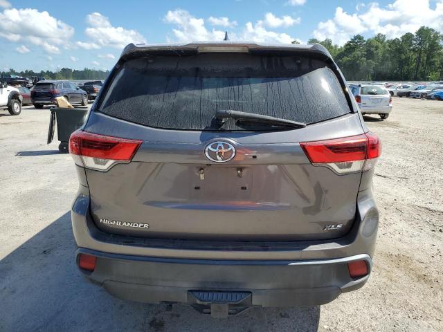 Photo 6 from auction – 2018 TOYOTA HIGHLANDER with VIN 5TDKZRFHXJS282436
