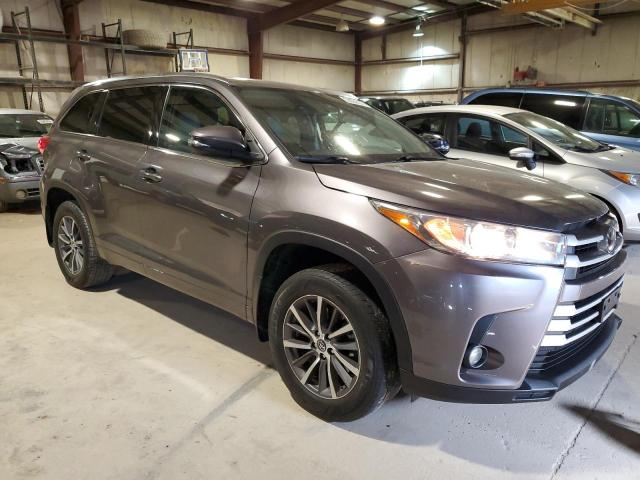 Photo 4 from auction – 2017 TOYOTA HIGHLANDER with VIN 5TDJZRFH5HS405520