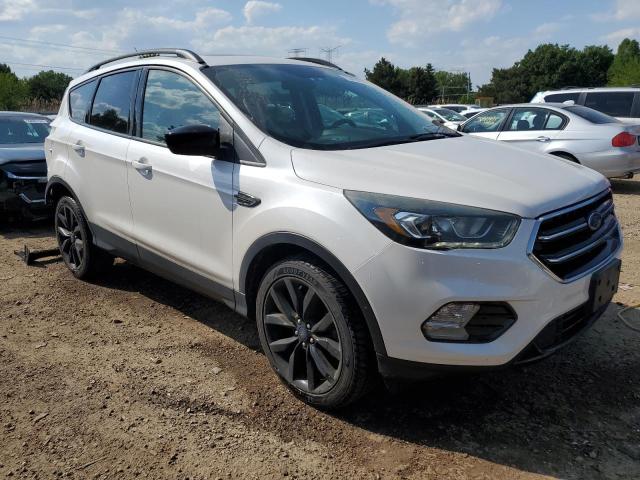 Photo 4 from auction – 2017 FORD ESCAPE SE with VIN 1FMCU9G97HUB88381