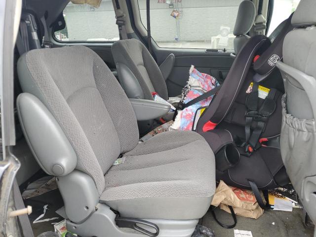 Photo 11 from auction – 2006 CHRYSLER TOWN & COU with VIN 1A4GP45R16B753701