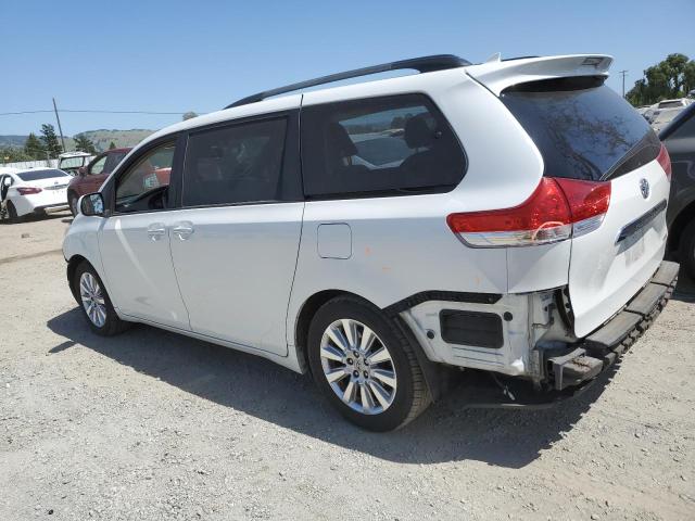 Photo 2 from auction – 2011 TOYOTA SIENNA XLE with VIN 5TDYK3DC6BS039825