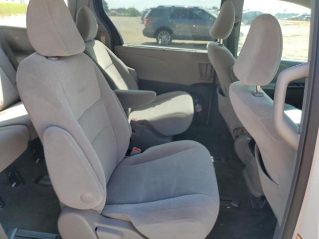 Photo 11 from auction – 2017 TOYOTA SIENNA LE with VIN 5TDJZ3DC3HS164187