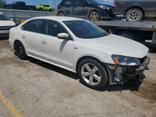 Photo 4 from auction – 2015 VOLKSWAGEN PASSAT S with VIN 1VWAT7A3XFC110832