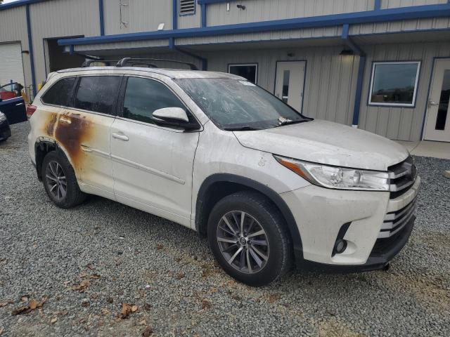 Photo 4 from auction – 2017 TOYOTA HIGHLANDER with VIN 5TDJZRFH2HS357877