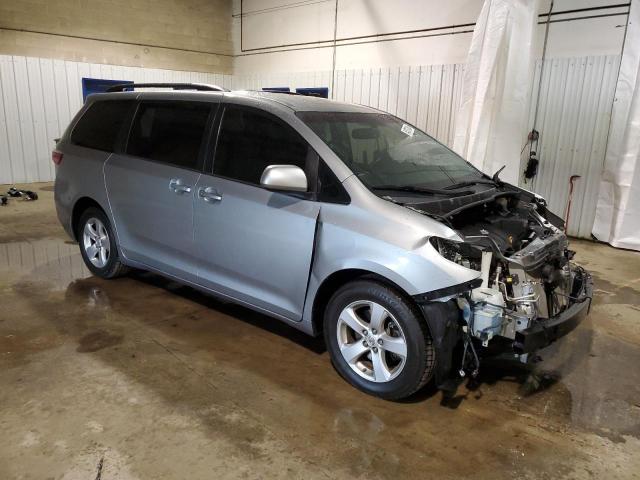 Photo 4 from auction – 2017 TOYOTA SIENNA LE with VIN 5TDKZ3DC5HS856875