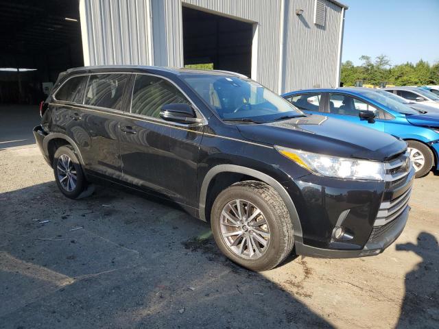 Photo 4 from auction – 2017 TOYOTA HIGHLANDER with VIN 5TDKZRFH8HS517989