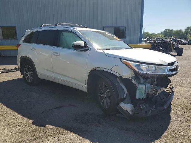 Photo 4 from auction – 2017 TOYOTA HIGHLANDER with VIN 5TDJZRFH3HS386059