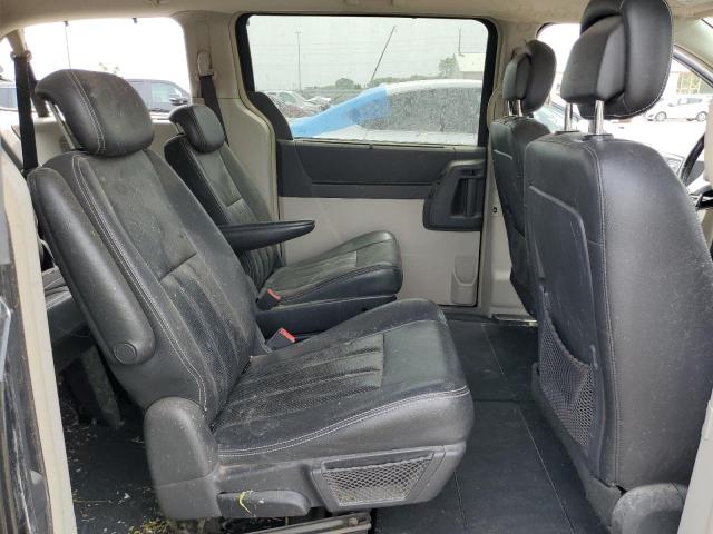 Photo 11 from auction – 2010 CHRYSLER TOWN & COU with VIN 2A4RR8DX8AR448376