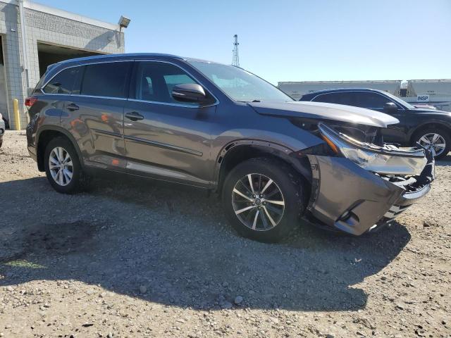 Photo 4 from auction – 2017 TOYOTA HIGHLANDER with VIN 5TDJZRFH6HS364475
