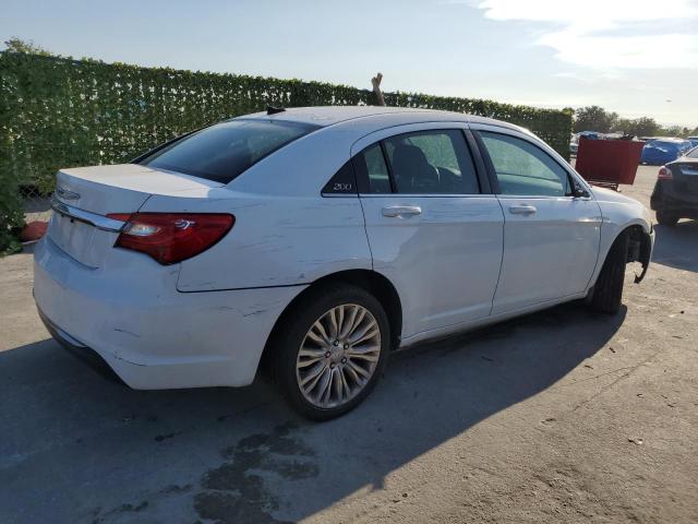 Photo 3 from auction – 2013 CHRYSLER 200 LX with VIN 1C3CCBAB7DN670822