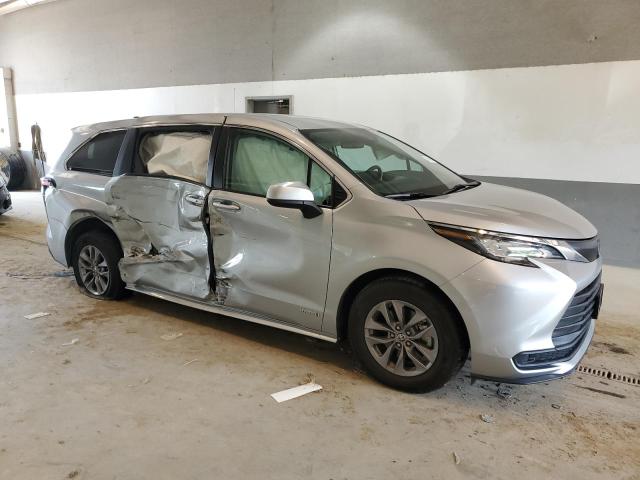 Photo 4 from auction – 2021 TOYOTA SIENNA LE with VIN 5TDKRKEC2MS023196