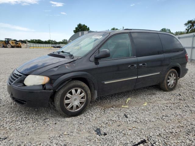 CHRYSLER TOWN & COU 2005 with VIN 2C4GP54L95R406285 - Photo from auction