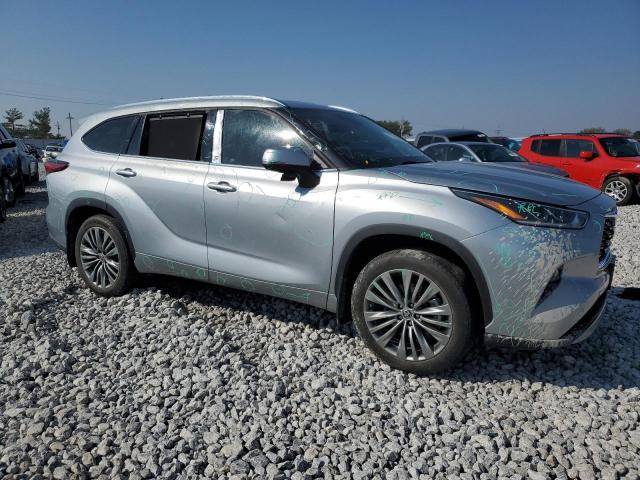 Фото 4 с аукциона – 2020 TOYOTA HIGHLANDER с VIN 5TDFZRBH8LS009604