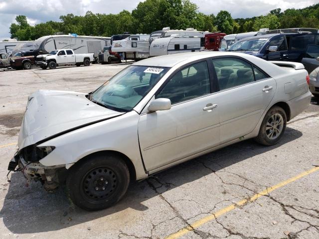 TOYOTA CAMRY LE 2005 with VIN 4T1BE32K05U590898 - Photo from auction