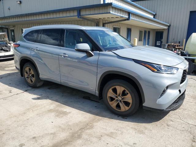 Фото 4 с аукциона – 2022 TOYOTA HIGHLANDER с VIN 5TDABRCH8NS544352