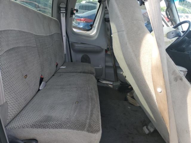 Photo 10 from auction – 2000 FORD F150 with VIN 1FTRX17L4YKA82100