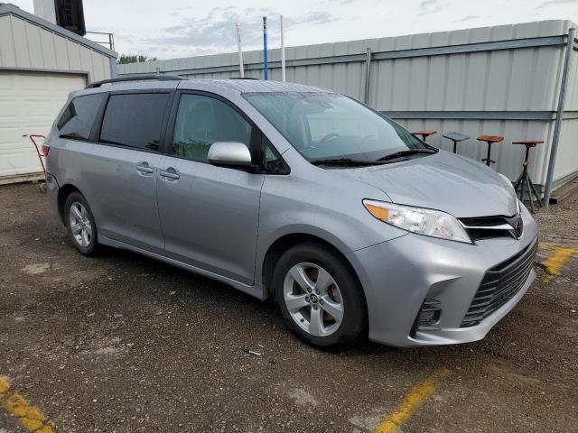 Photo 4 from auction – 2018 TOYOTA SIENNA LE with VIN 5TDKZ3DC6JS954691